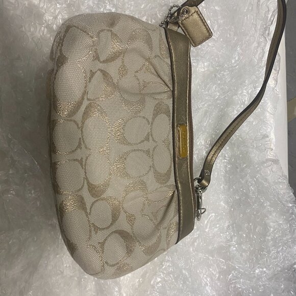 Coach Hand Clutch  - Brand New - Picture 4 of 5